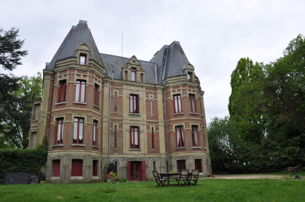 Chateau De La Croix Bizet